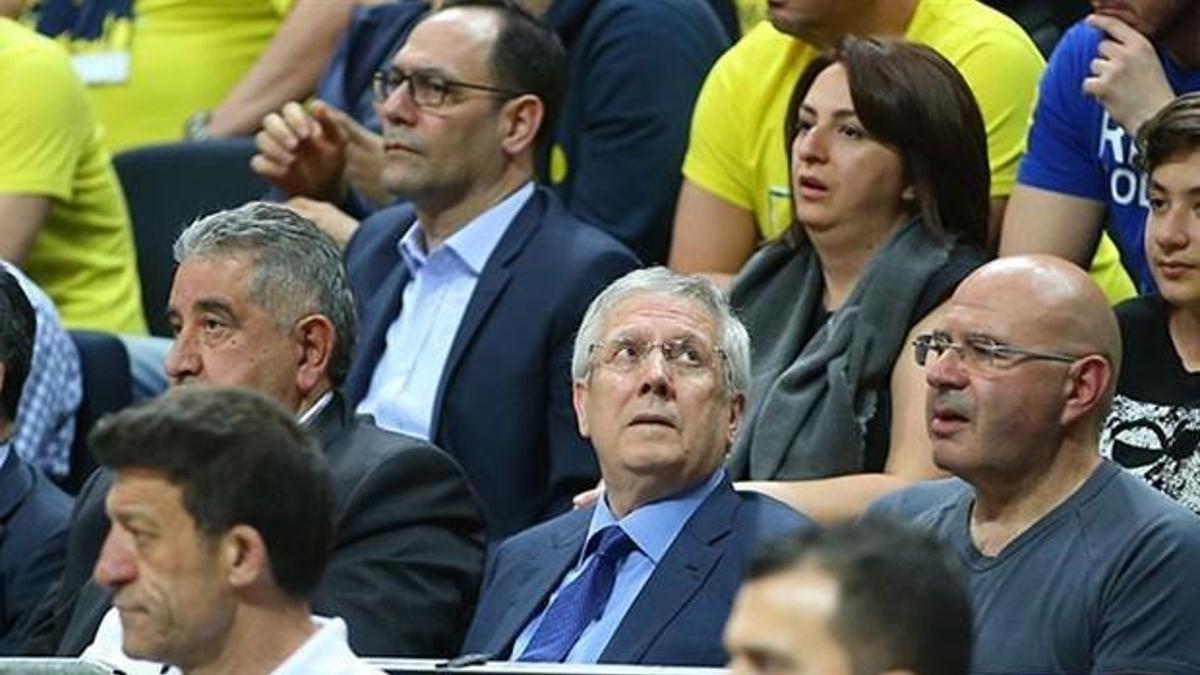 Aziz Yıldırım o isimle yolları ayırıyor!