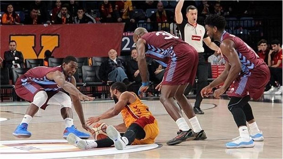 Şok gelişme! Oyuncular maça çıkmama kararı aldı...
