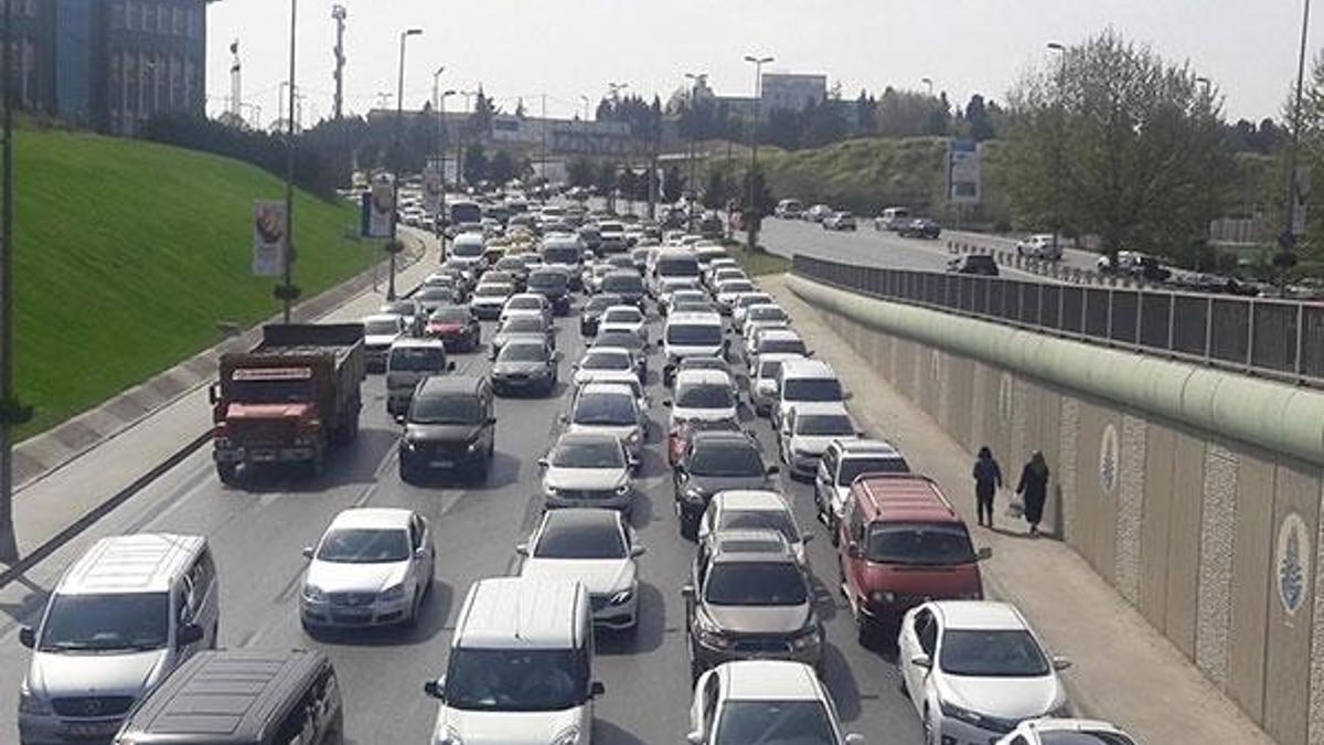Atatürk Havalimanı'nda trafik alt üst oldu! Sürücüleri isyan ettirdi