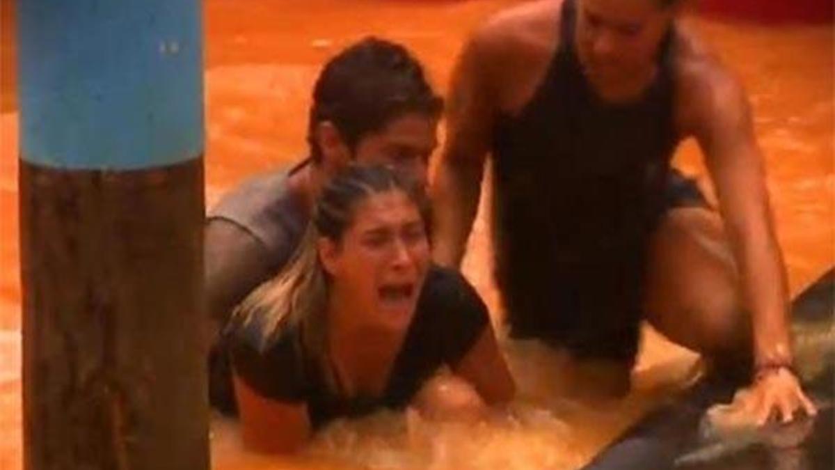Survivor'da yürekler ağza geldi! Berna Canbeldek bir anda...