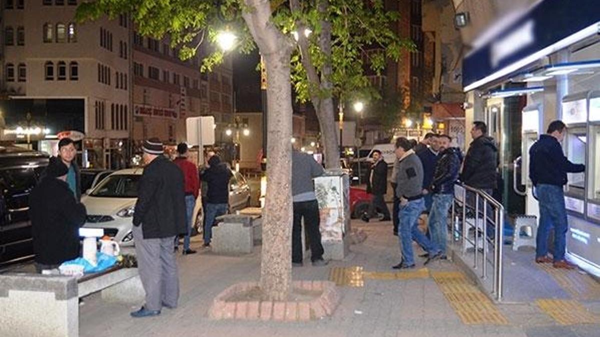Gece saatlerinde sıraya girdiler!