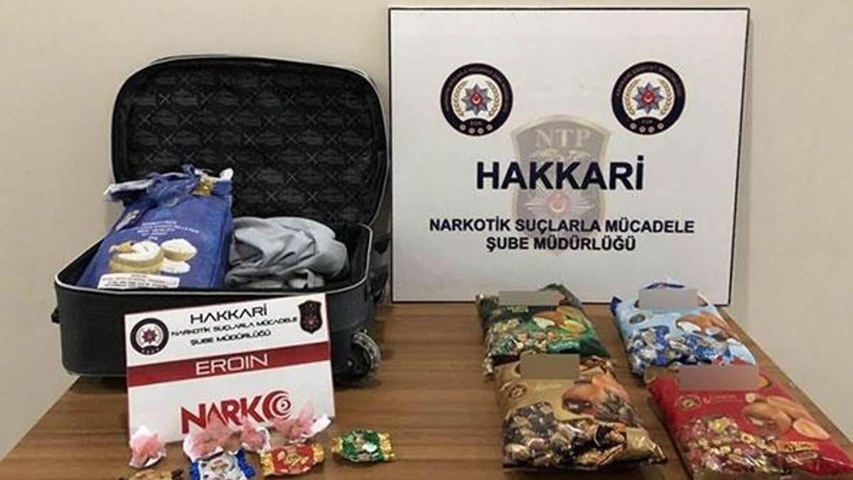 Havalimanında ele geçirildi! Yolcu valizinde 8,5 kilo...