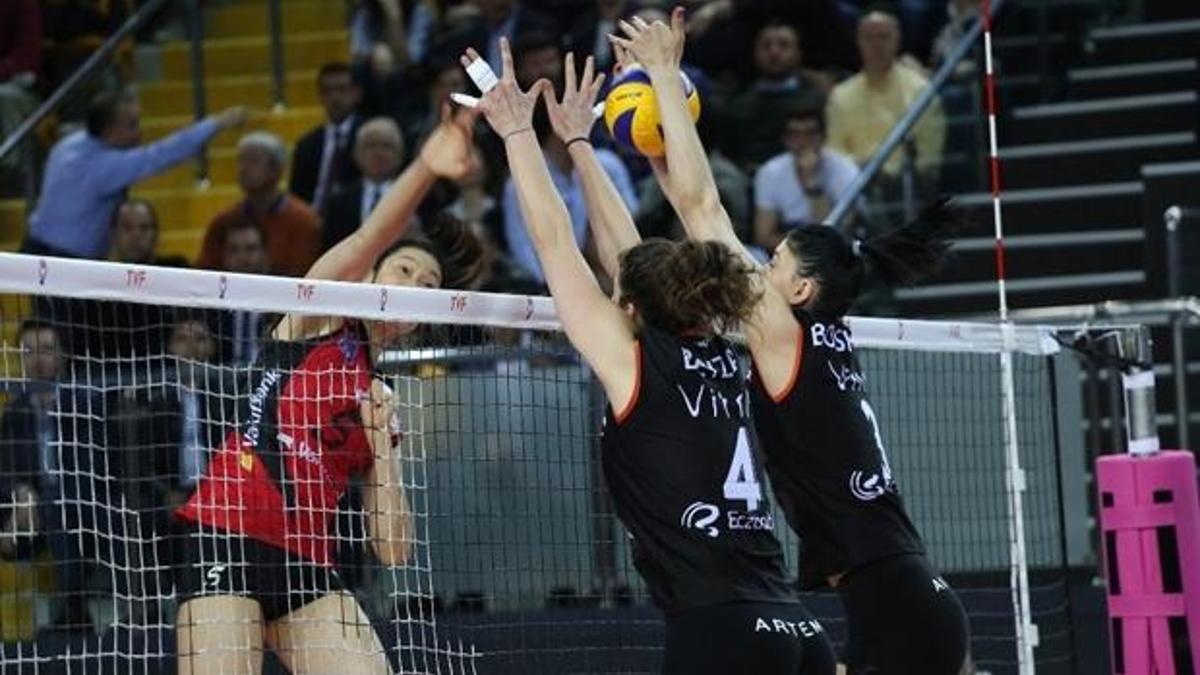 VakıfBank, Eczacıbaşı'na set vermedi