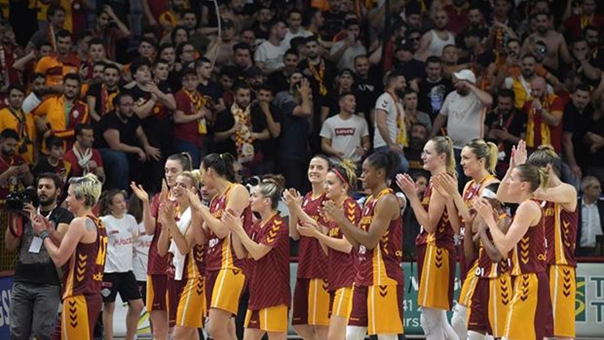 Bakan Bak'tan Galatasaray'a tebrik