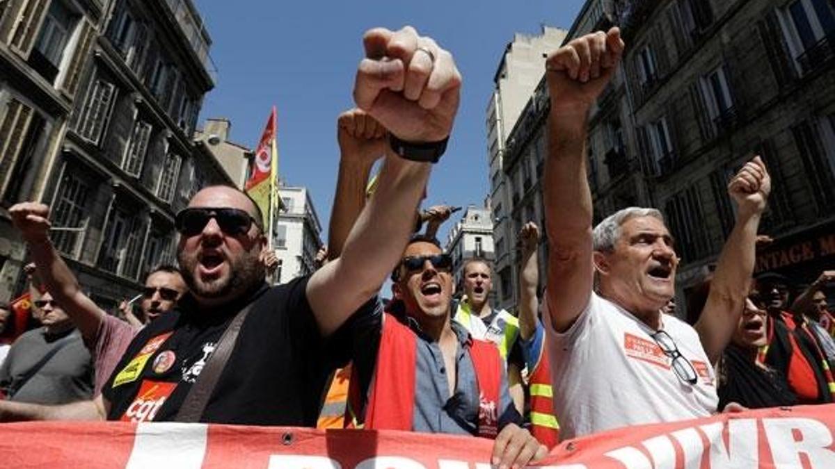 Fransa'da hayat bugün duruyor! 50 kent birden...