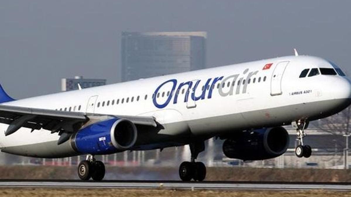 Onur Air uçağı, zorunlu iniş yaptı