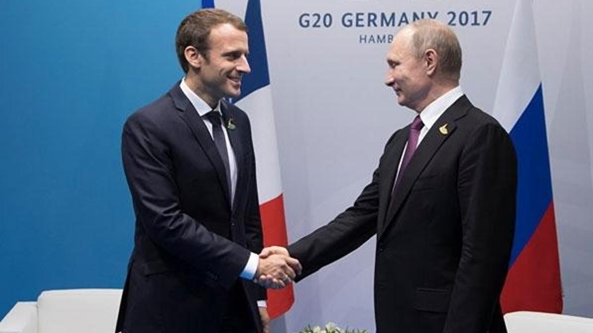 Putin Macron ile Suriye’yi görüştü