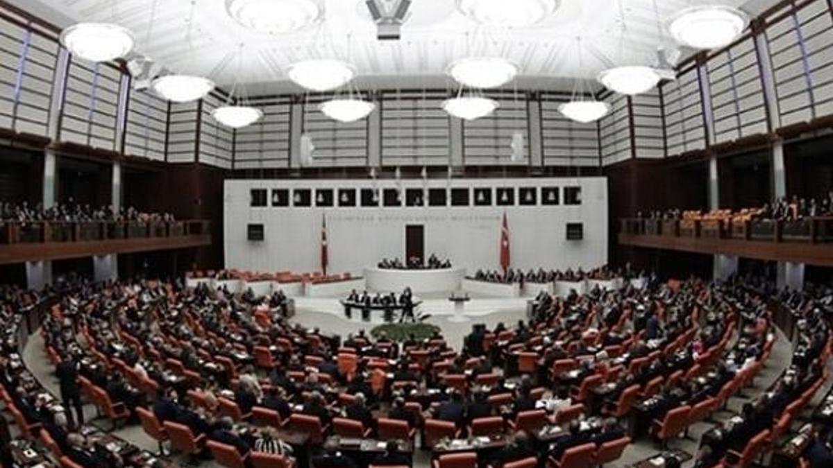 10 maddelik uyum paketi Meclis Genel Kurulu'nda kabul edildi