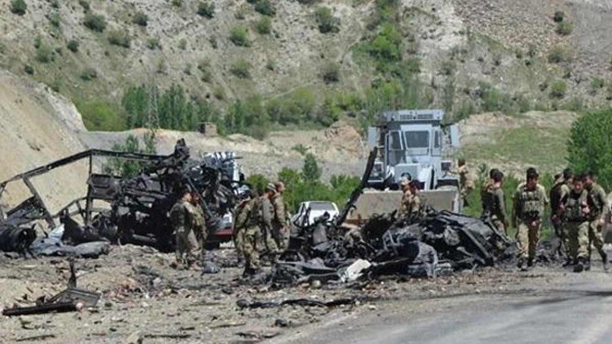Mühimmat taşıyan TIR'da önce yangın sonra patlama