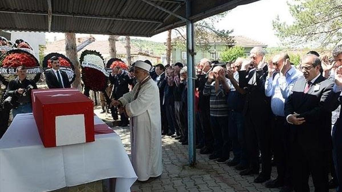 Şehit astsubay Akın'ın cenazesi toprağa verildi