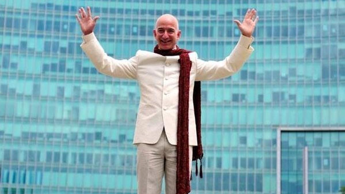 Amazon'un kurucusu Jeff Bezos servetine servet kattı