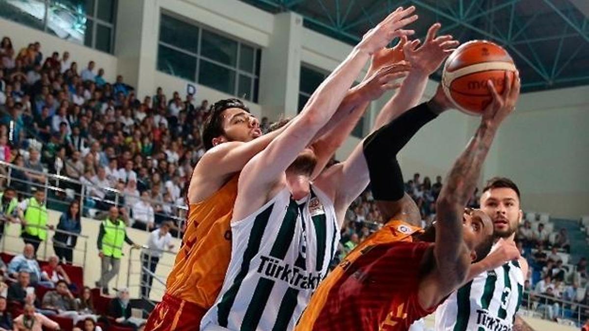Galatasaray deplasmanda kayıp!