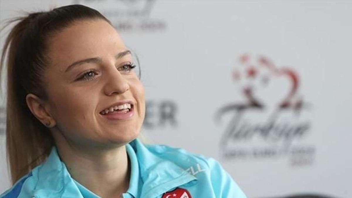 Türk golcü Melike: Kadın futbolu daha samimi