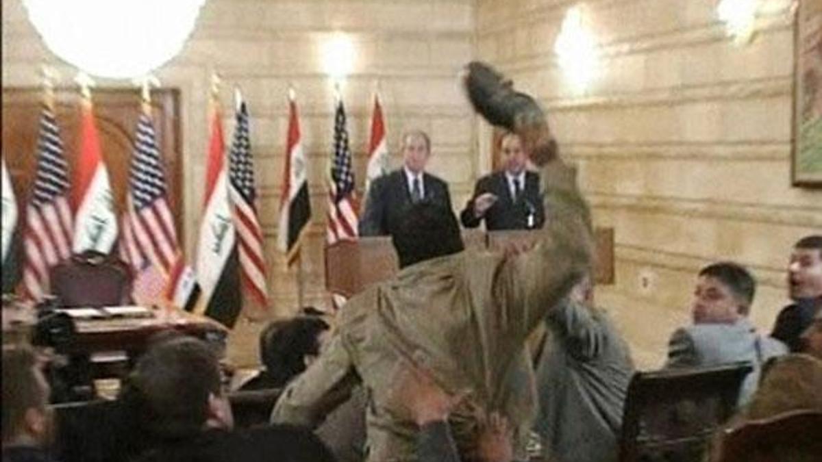 Bush'a ayakkabı fırlatan gazeteci milletvekili adayı oldu!