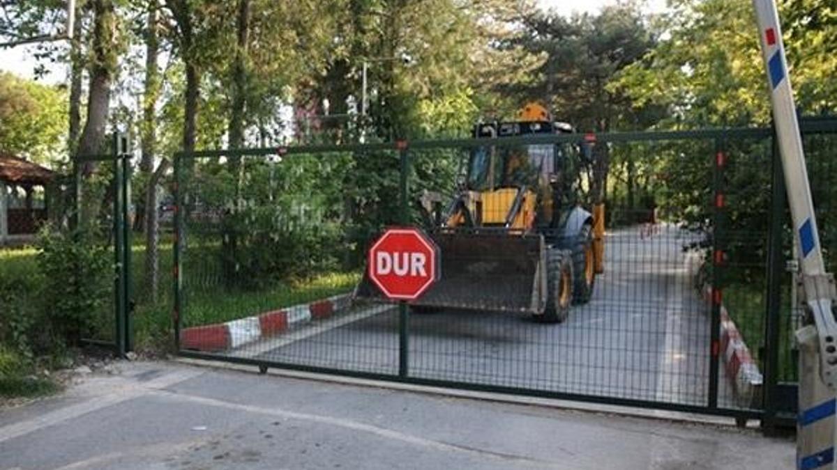Yunanlılar, kepçe operatörünü gözaltına aldı