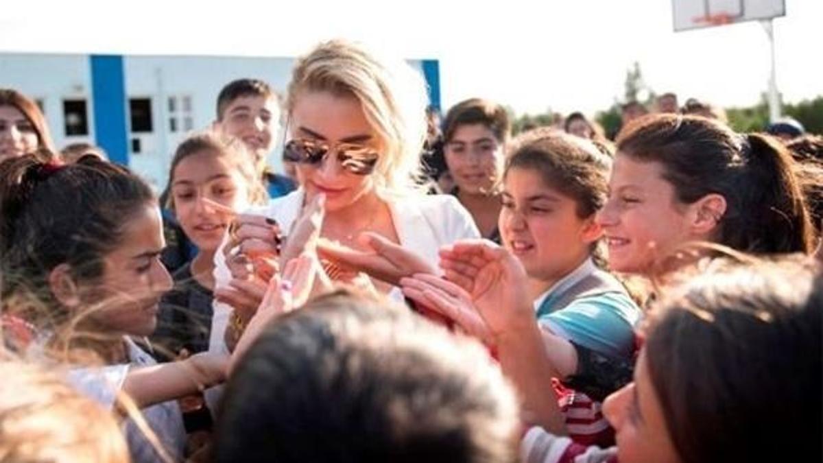 Sıla'dan minik hayranlarına sürpriz