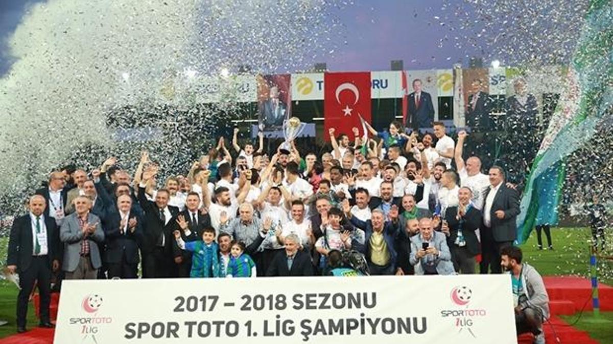 Rizespor, şampiyonluk kupasını aldı