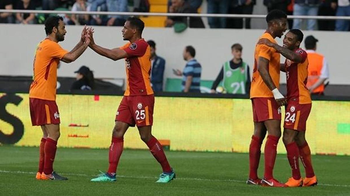 Rodrigues hayat verdi! Aslan liderliği bırakmadı