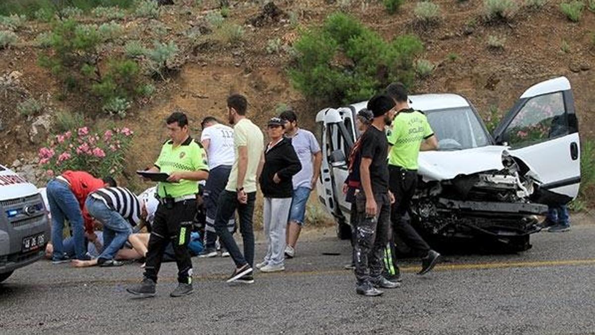 İngiliz ve ABD'li sürücülerin kullandığı araçlar çarpıştı: 4 yaralı