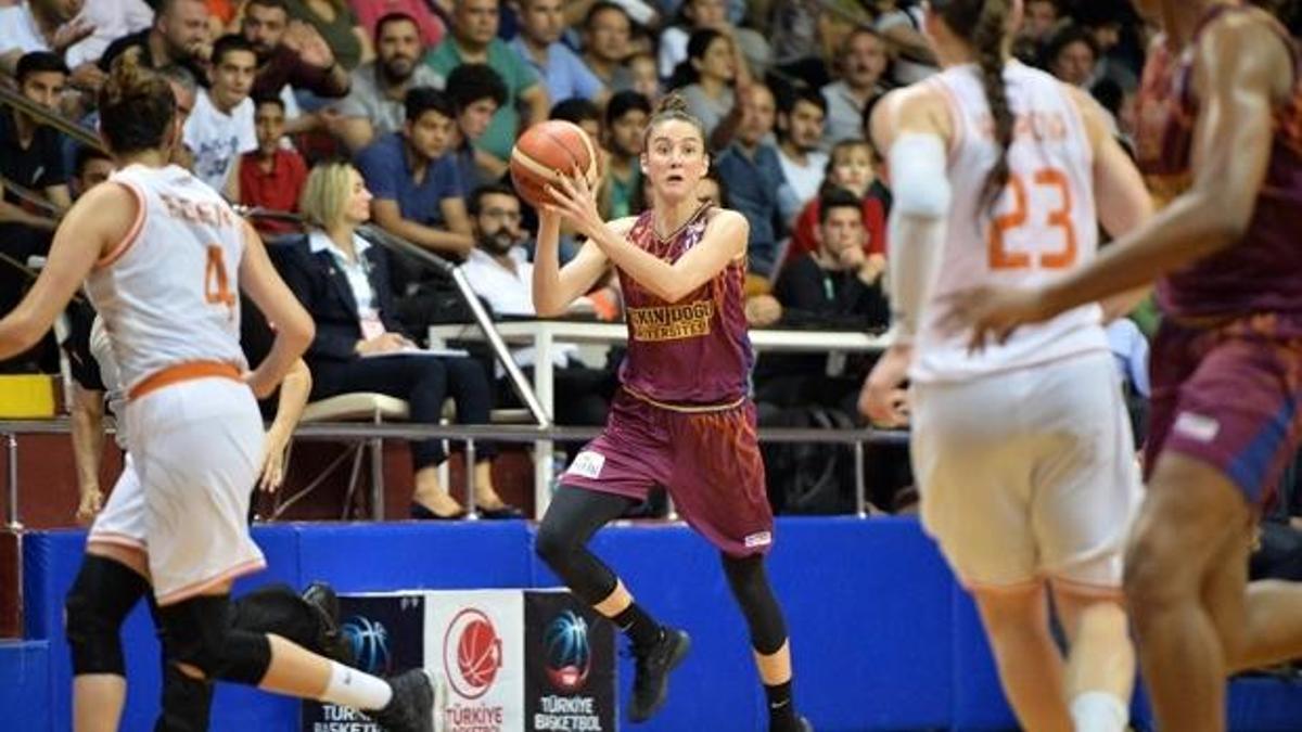 Yakın Doğu, yarı final serisinde 2-1 öne geçti