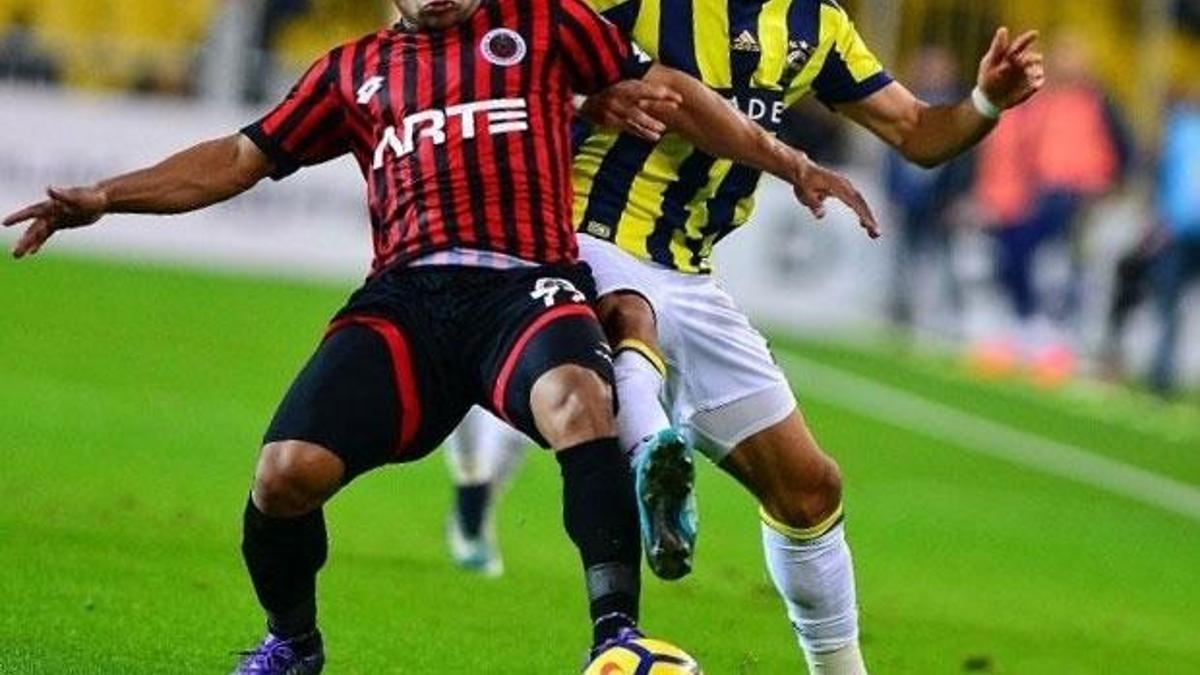 Süper Lig'in yıldızına şok! 6 ay men...