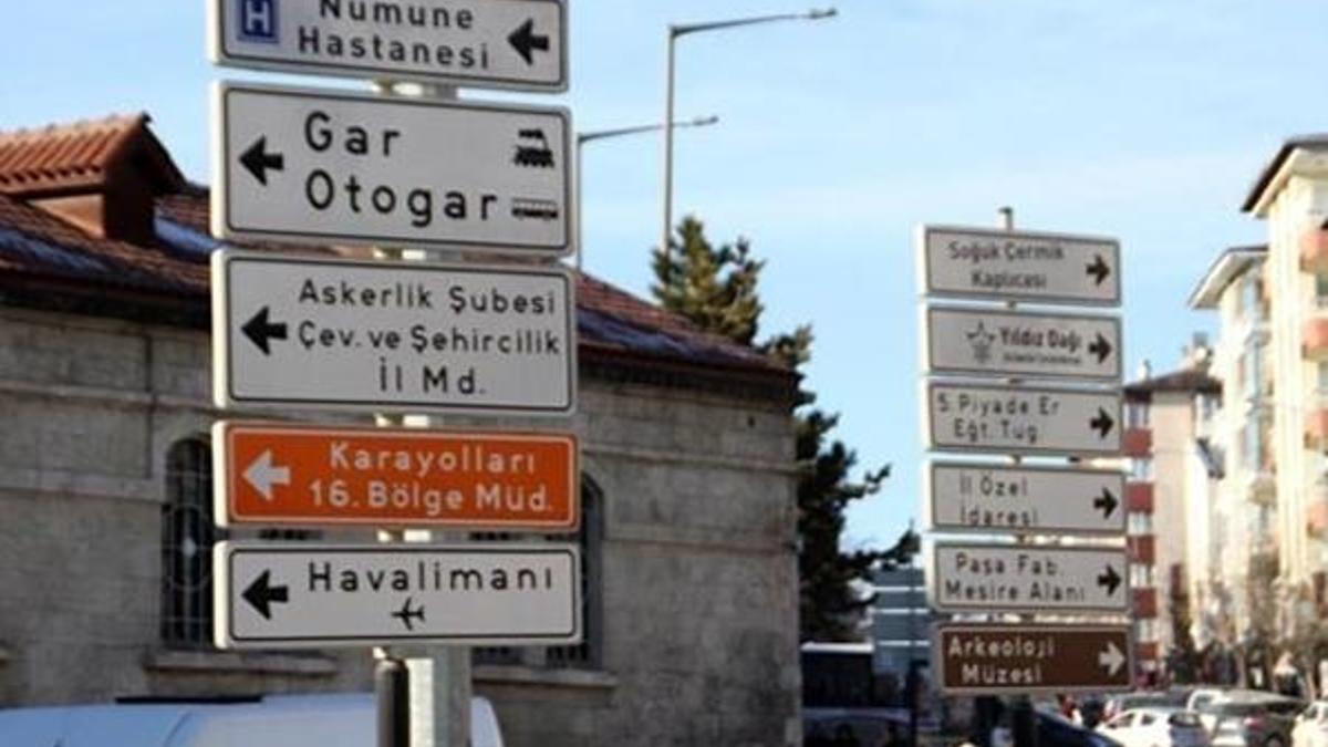 Tabelalara ve yön levhalarına yeni düzen!