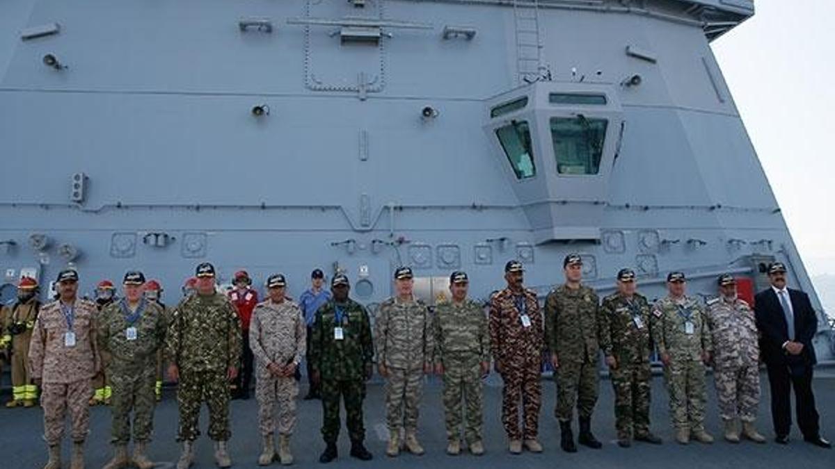 Orgeneral Akar TCG Bayraktar'ı ziyaret etti