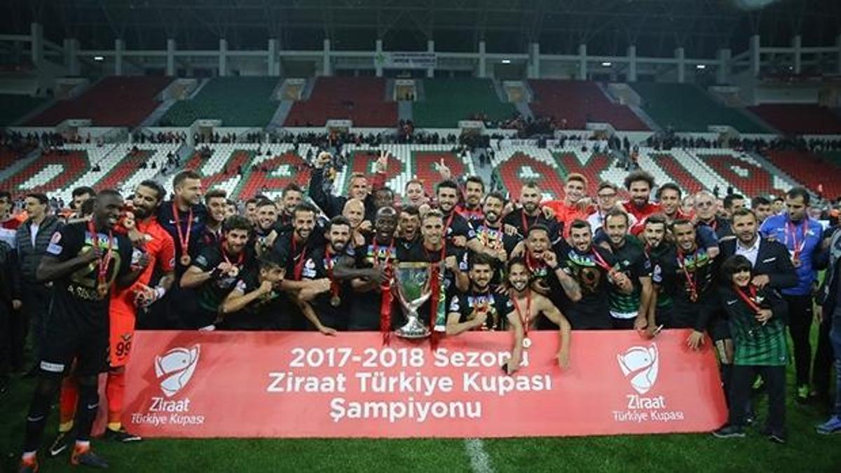 Akhisarspor tarih yazdı! Fenerbahçe yıkıldı