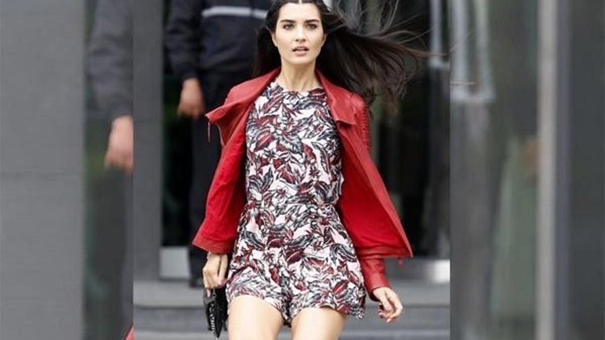 Tuba Büyüküstün'ün şaşırtan görüntüsü!