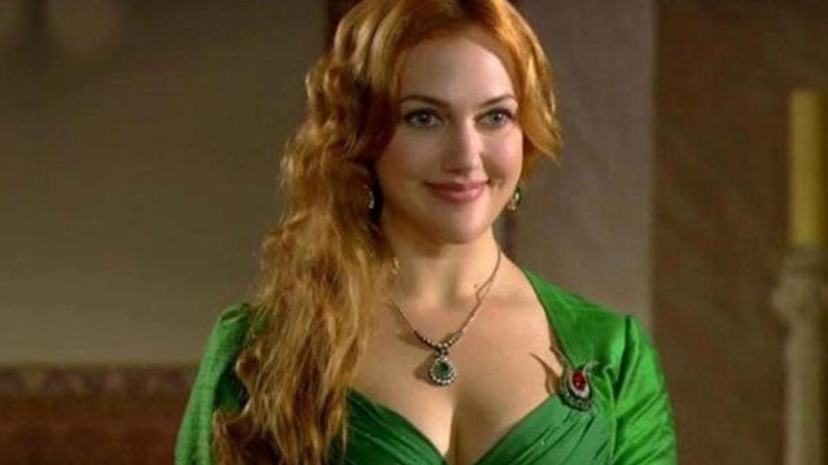 Meryem Uzerli'nin dudaklarını gören şaşıp kalıyor