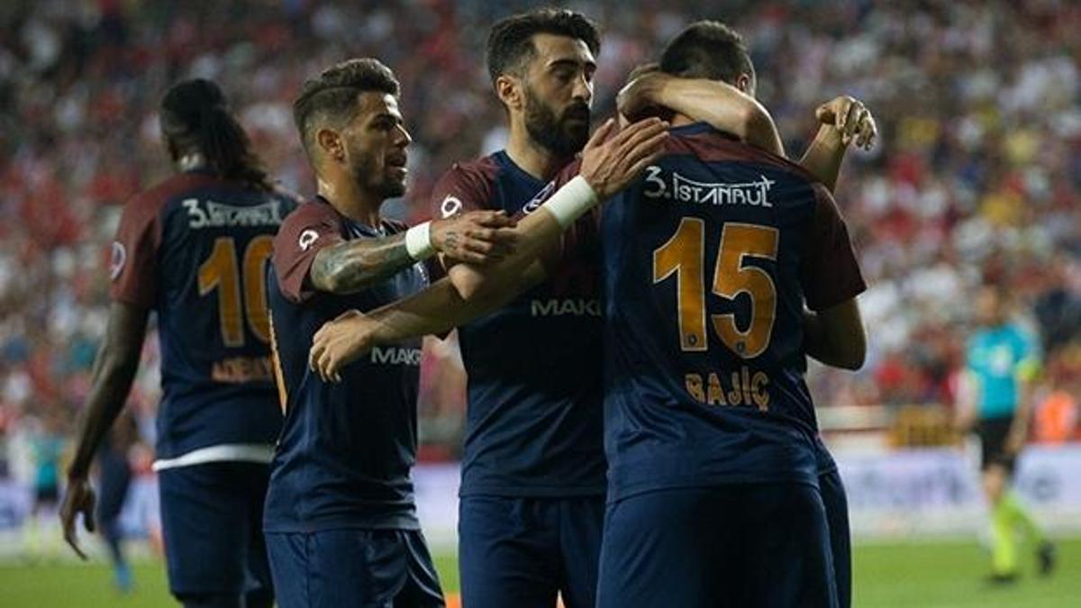 Başakşehir pes etmedi! Antalya'da...