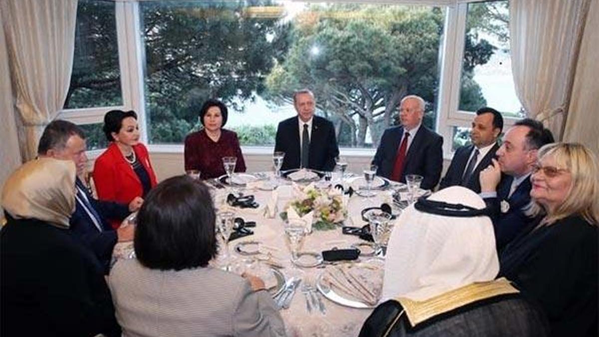 Cumhurbaşkanı Erdoğan, İstanbul'da akşam yemeğine katıldı