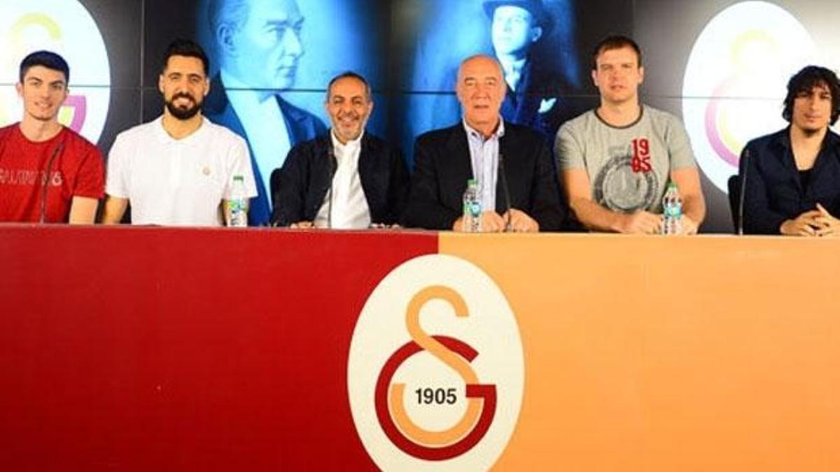 Galatasaray'da 3 imza birden!