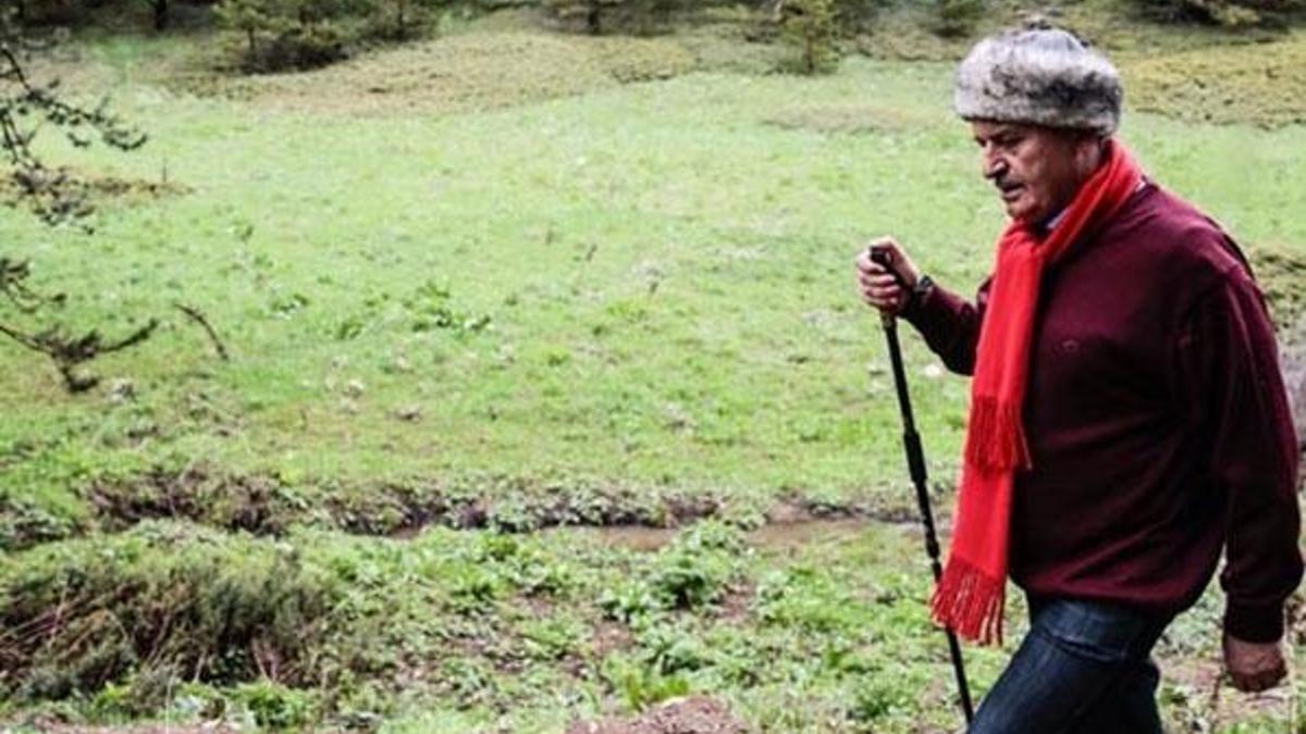 Yağmur altında 10 km yürüdü