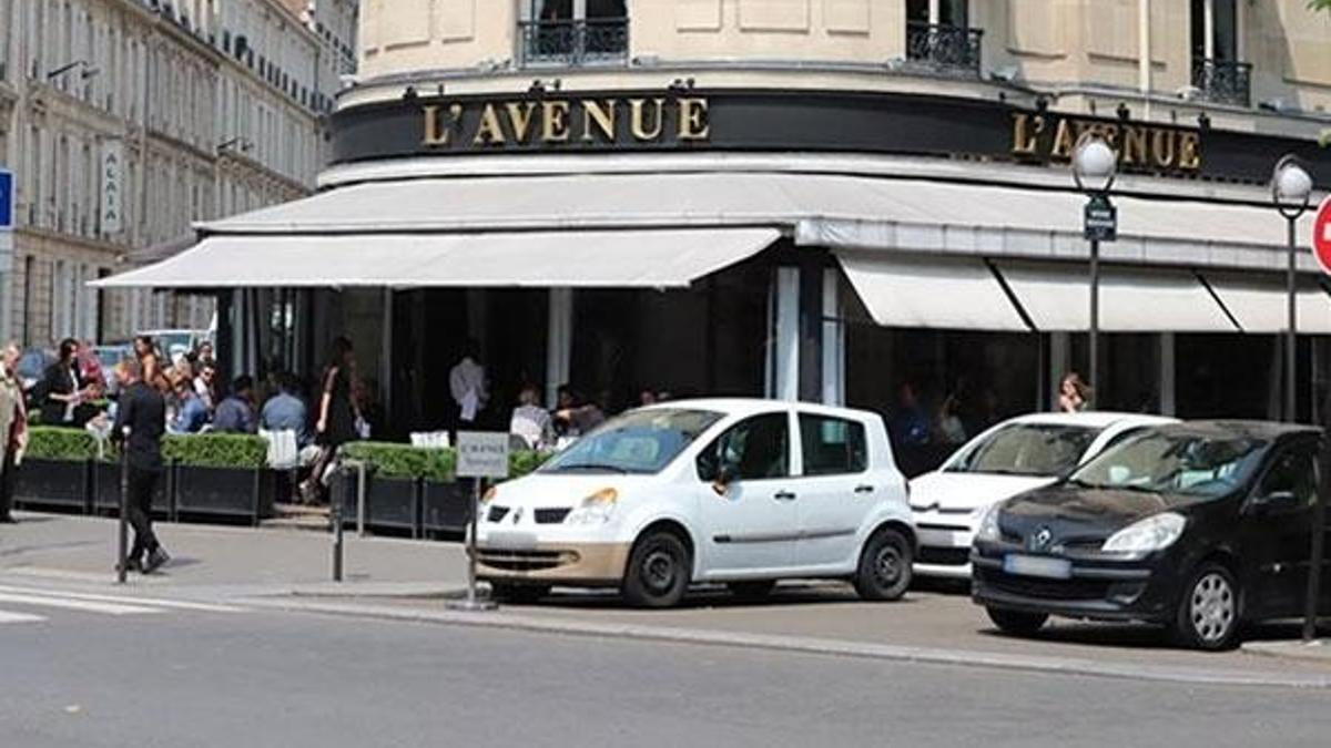 Paris’in ünlü restoranında skandal: Başörtülü olacağına...