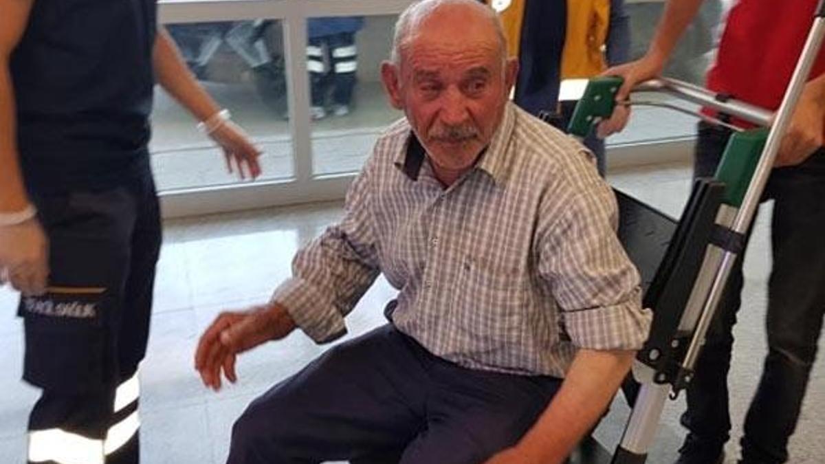 Yaşlı adamın gözüne biber gazı sıkıp gasp ettiler