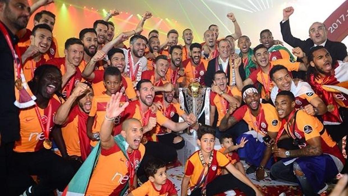 Galatasaray şampiyonluk kupasını aldı