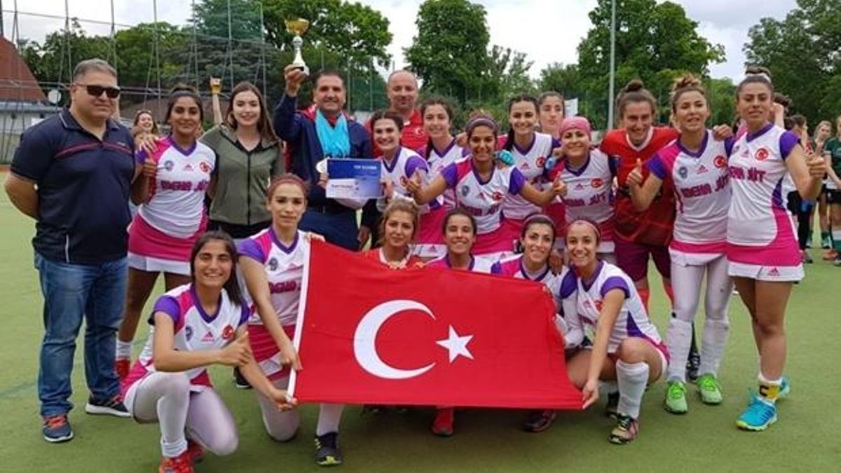 Hokeyin sultanları tarihi skorla Avrupa şampiyonu oldu