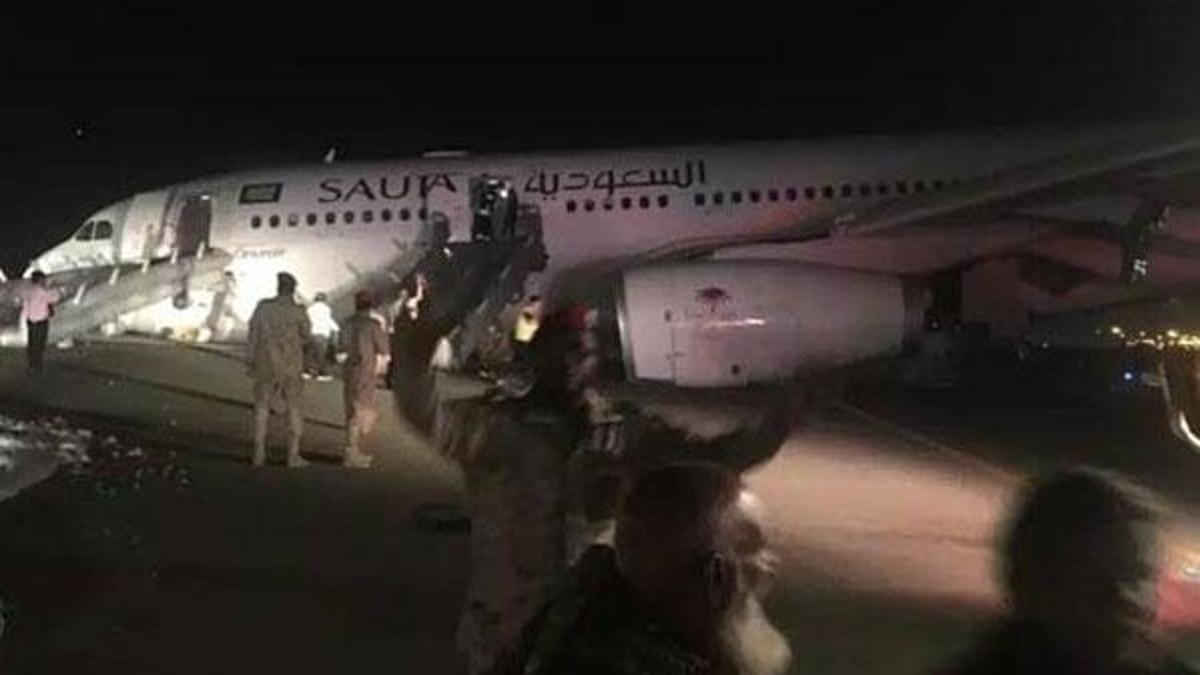 Airbus yolcu uçağı burnu üstüne indi! 151 kişi böyle kurtuldu