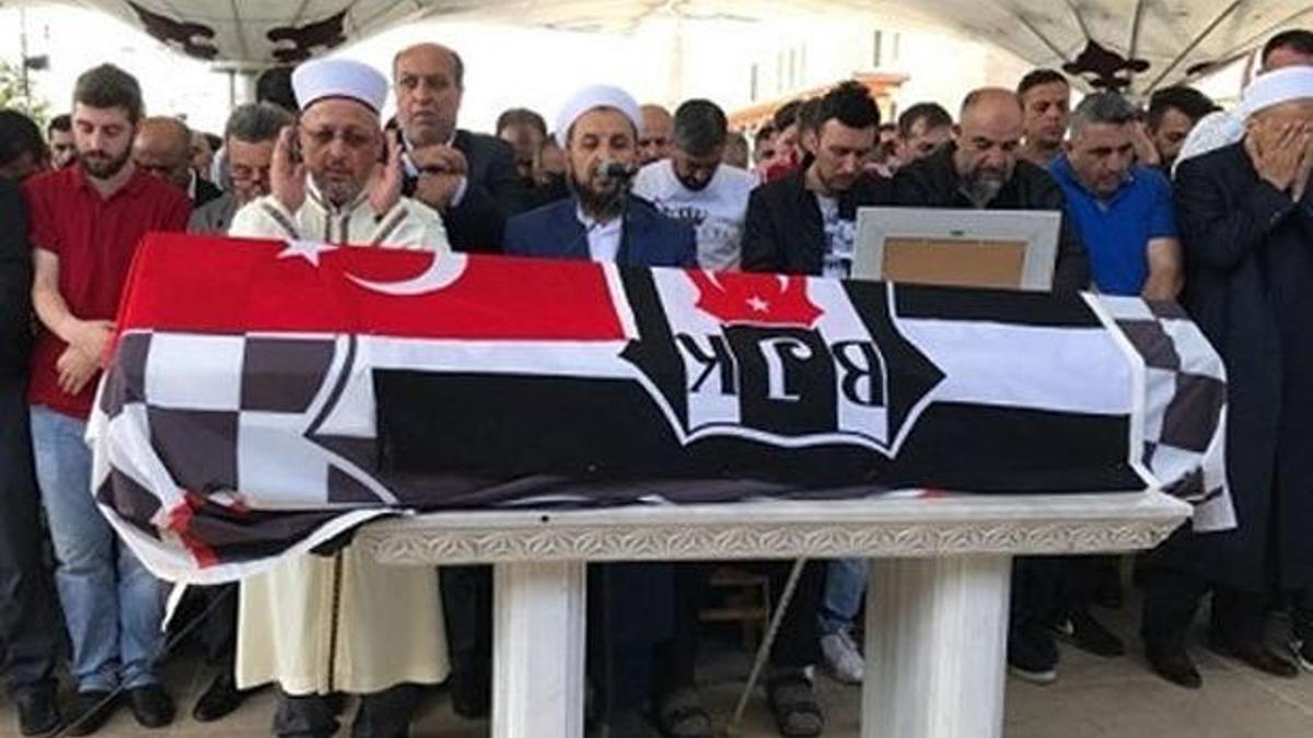 Beşiktaş tribünlerini şoke eden ölüm!