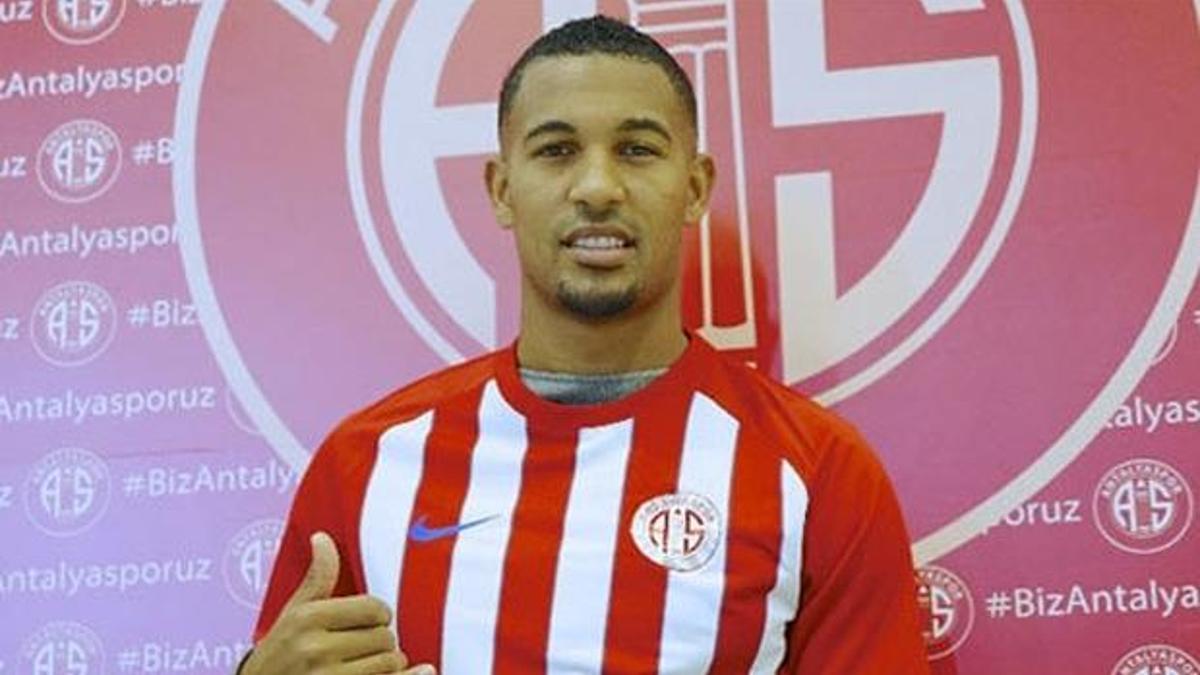 Antalyasporlu Vainqueur sözleşmesini feshetti