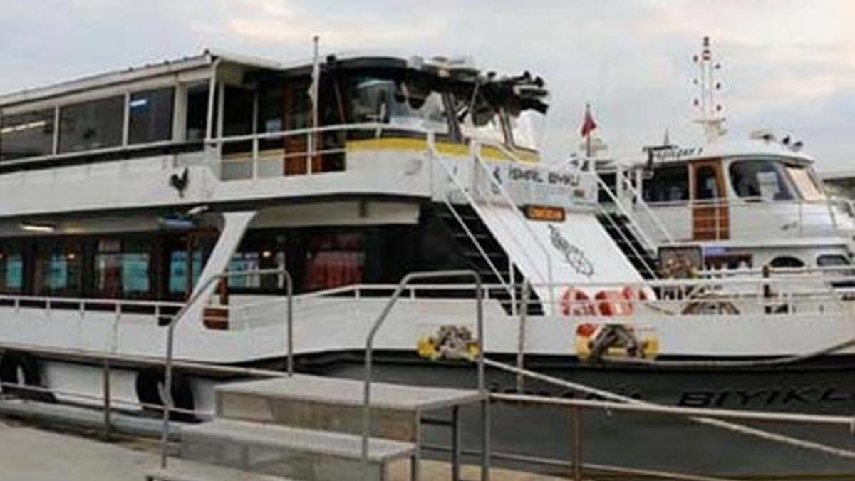 İstanbul'da korku dolu anlar! İskeleye yanaşan gemi...