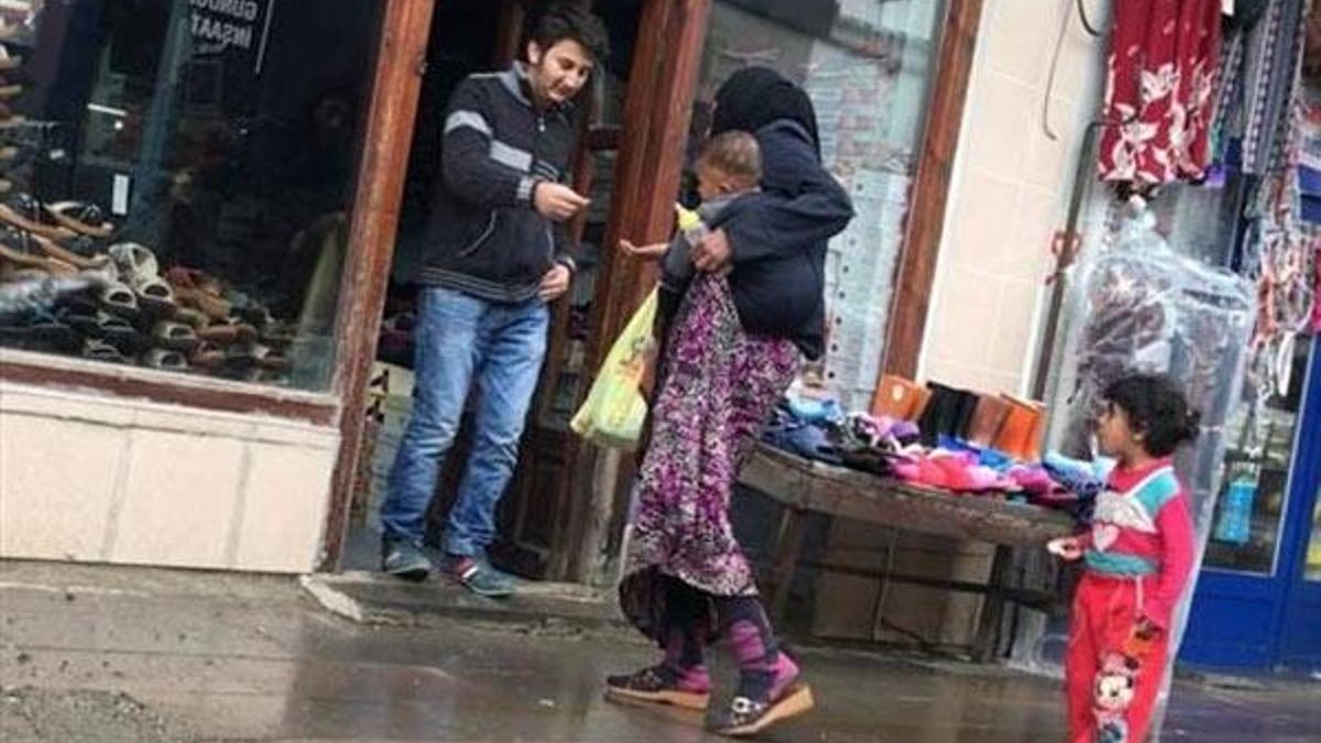Arabalı dilenciler şoke etti