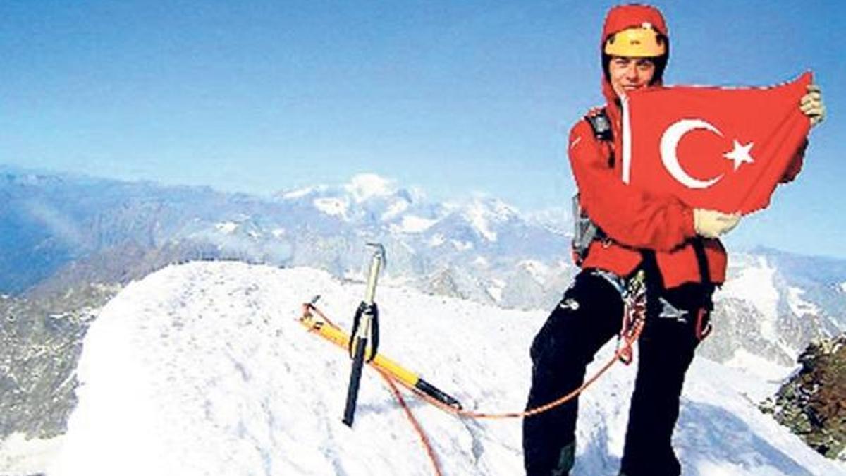 Gülnur Everest’in zirvesinde