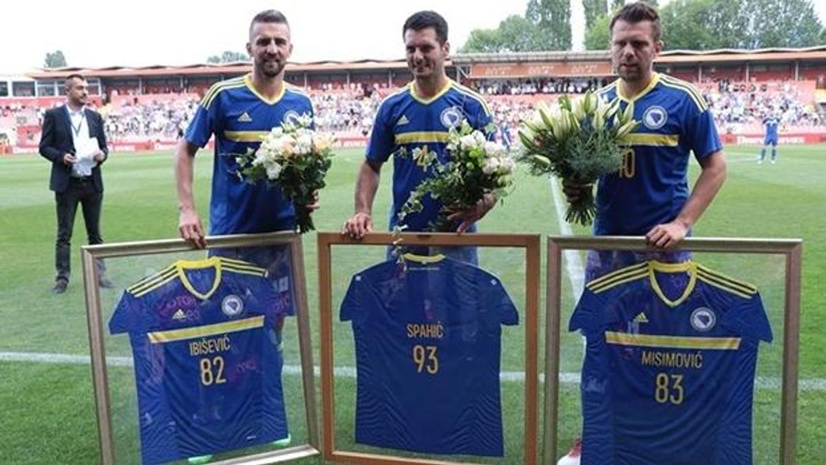 Bosna Hersek'te 3 yıldız milli formaya veda etti