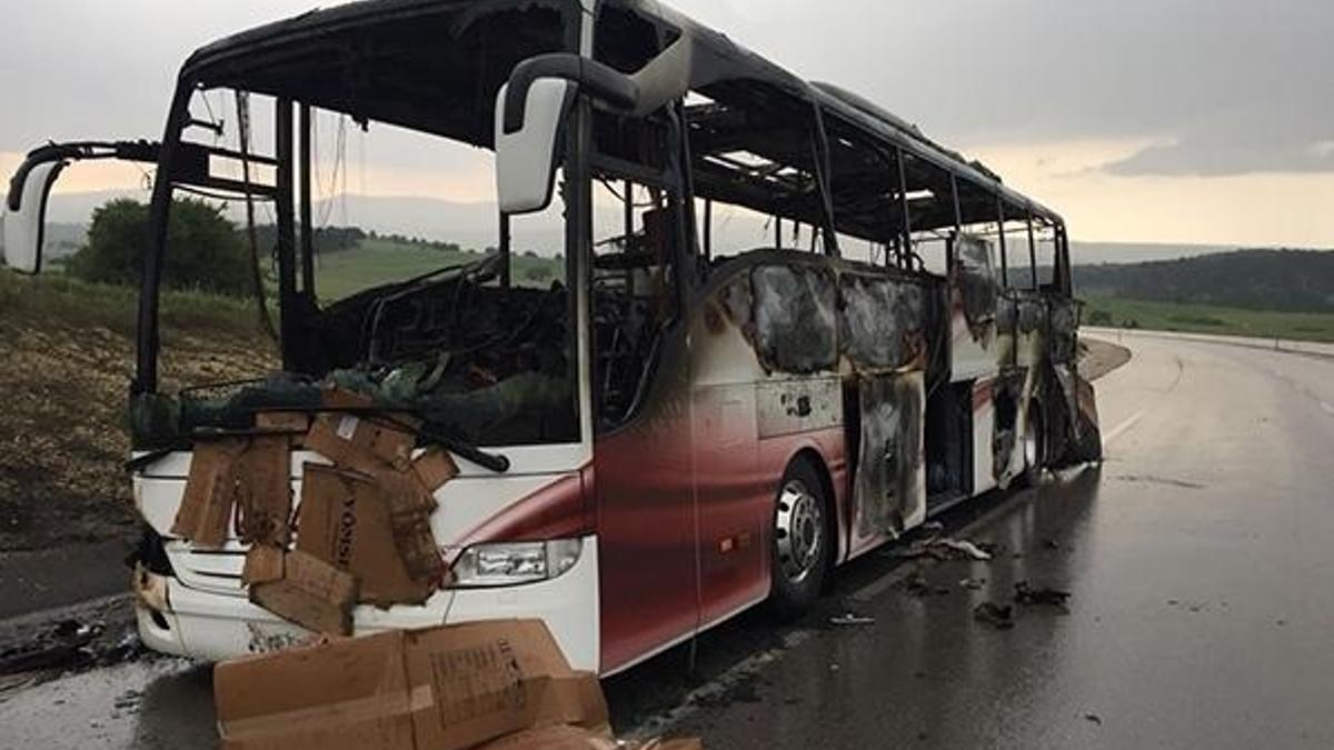 Kütahya'da yolcu otobüsü alev alev yandı