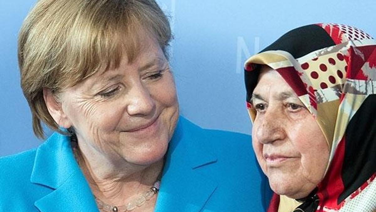 Almanya'daki Solingen faciasının 25. yılında Merkel o Türk'le buluştu