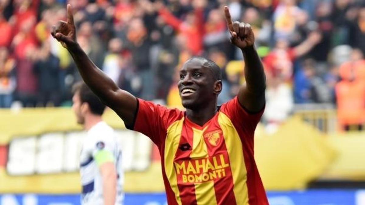 Demba Ba için karar vakti!