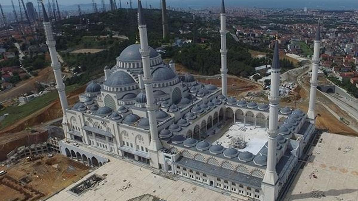 Çamlıca Camii'nin açılışı ertelendi