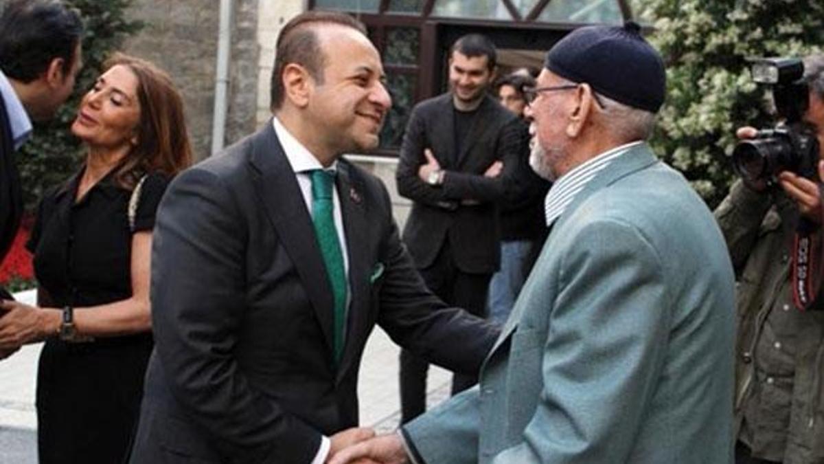 Eski AB Bakanı Egemen Bağış, Darülaceze’de iftar yemeği verdi